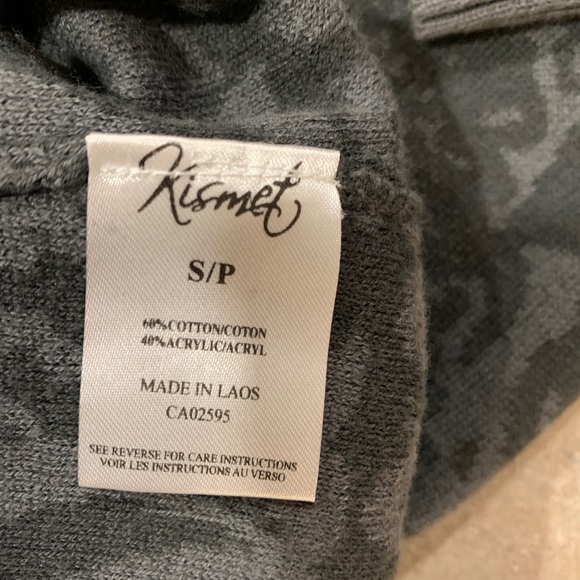 Beautiful floral printed sweater dress. - Picture 2 of 5